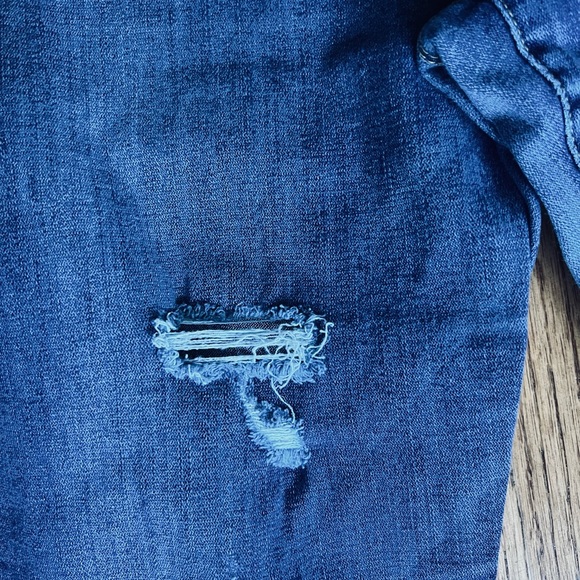 AMERICAN RAG DISTRESSED JEANS - Picture 3 of 8